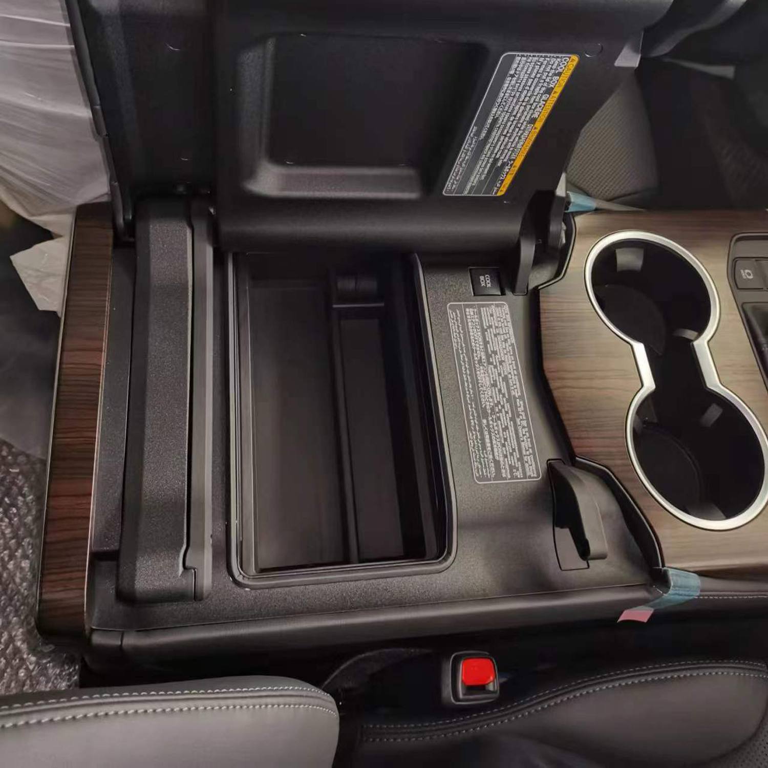 Toyota Land Cruiser J300 Center Console Organizer Tray - Image highlighting product features