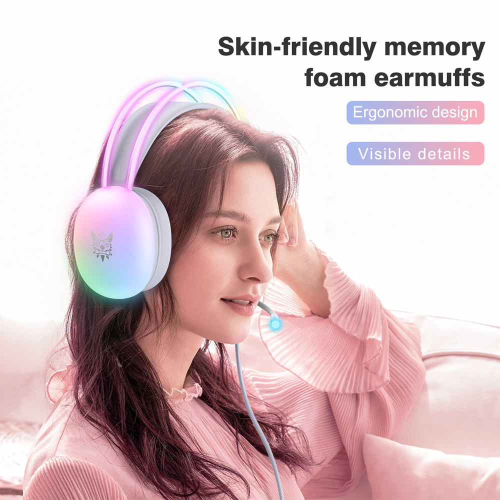 Over ear headphones with microphone