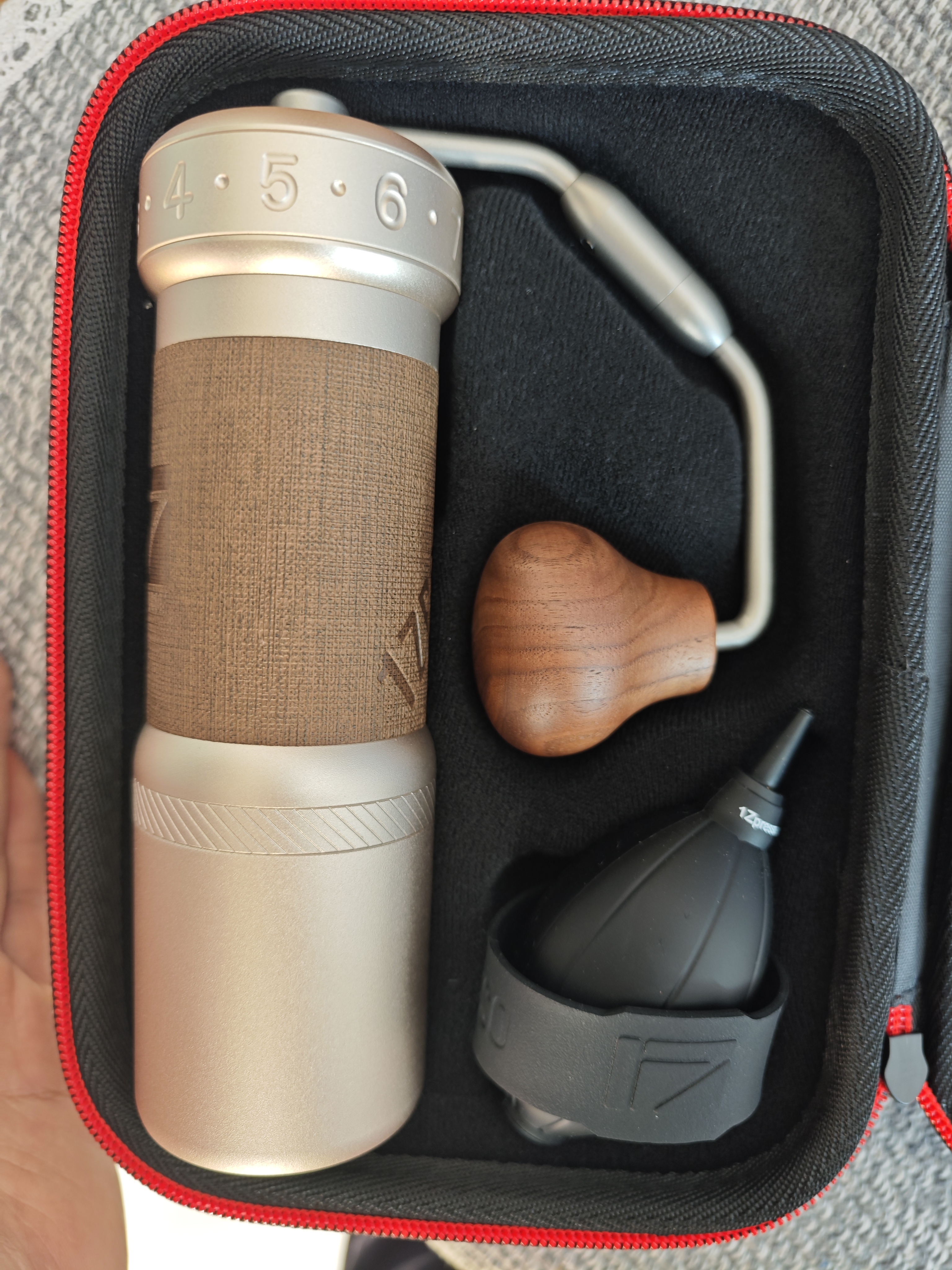 1zpresso Kultra manual coffee grinder showcasing its portable design.