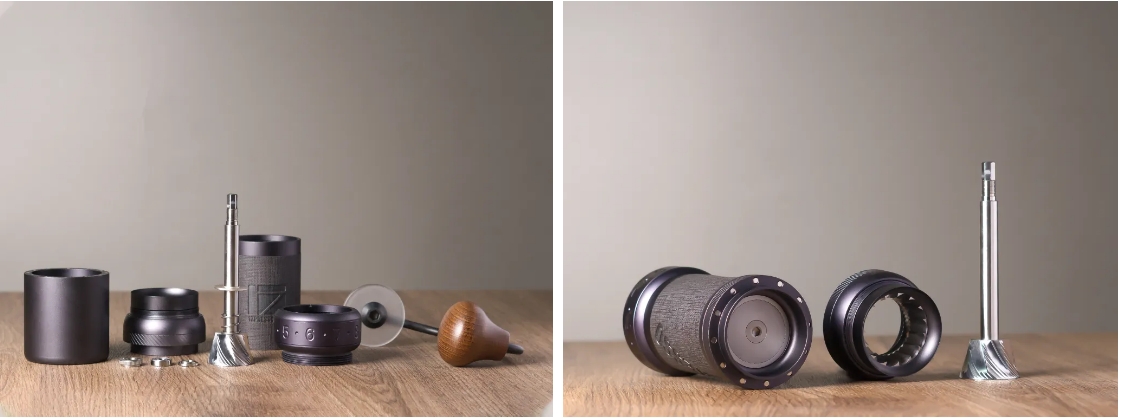 Final position of the reset process for the manual coffee mill.